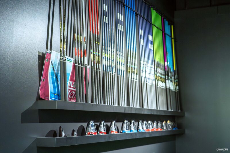 ไม้ทดลองหลากหลายสเปก รวมถึงก้านไม้ พัฒนาและผลิตโดยบริษัท