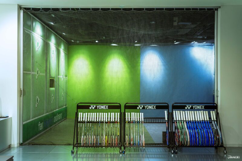มุมทดลองไม้แบดมินตันและไม้เทนนิสในโชว์รูม Yonex