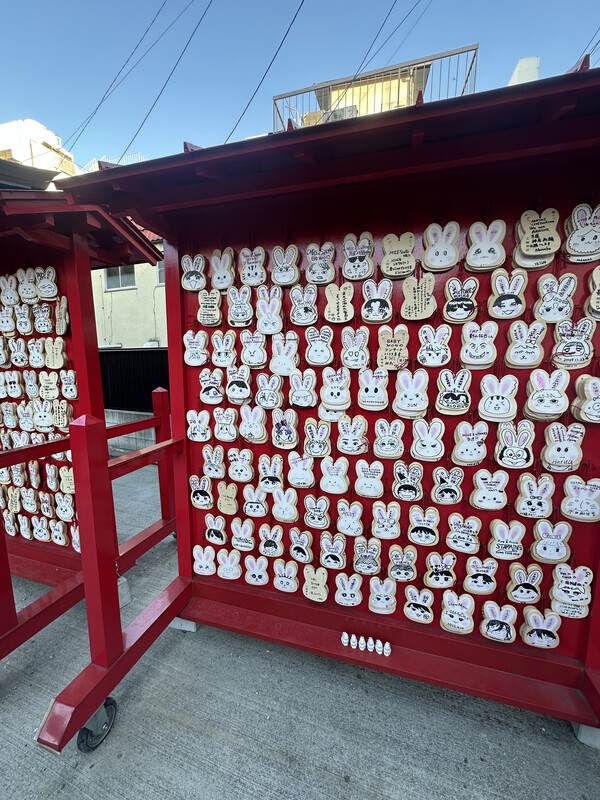 미와 신사 에마에 적힌 소원들, 아이돌 콘서트 티켓팅 성공 기원 메시지