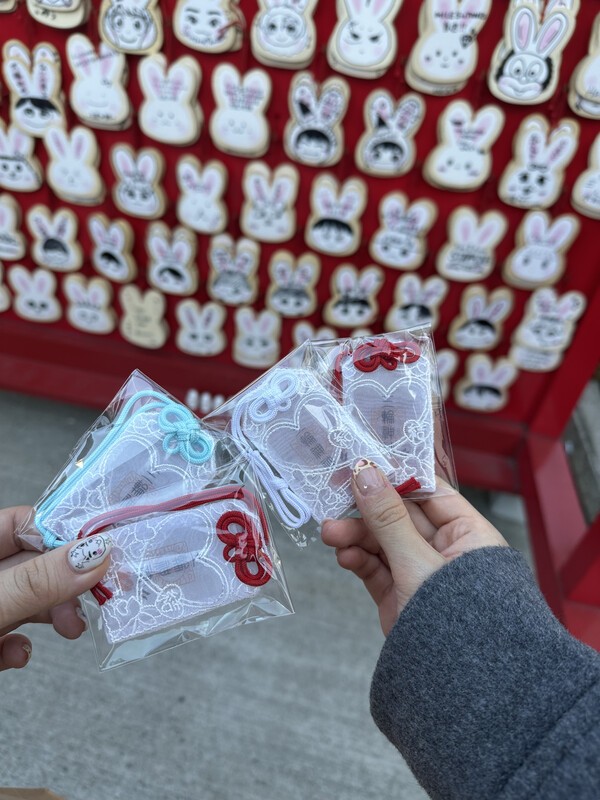 사진을 넣을 수 있는 미와 신사 레이스 오마모리, 아이돌 팬 인기 부적