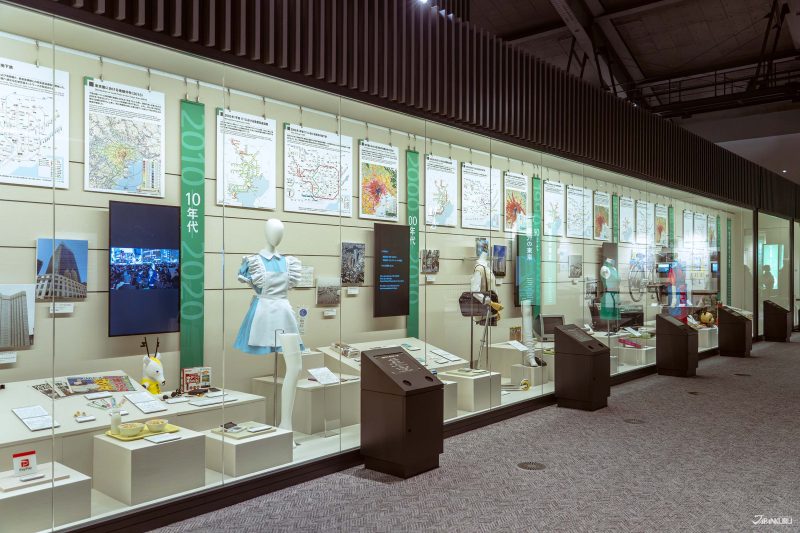 ตู้กระจกจัดแสดงไล่ทามไลน์เหตุการณ์จากเอโดะถึงปัจจุบัน