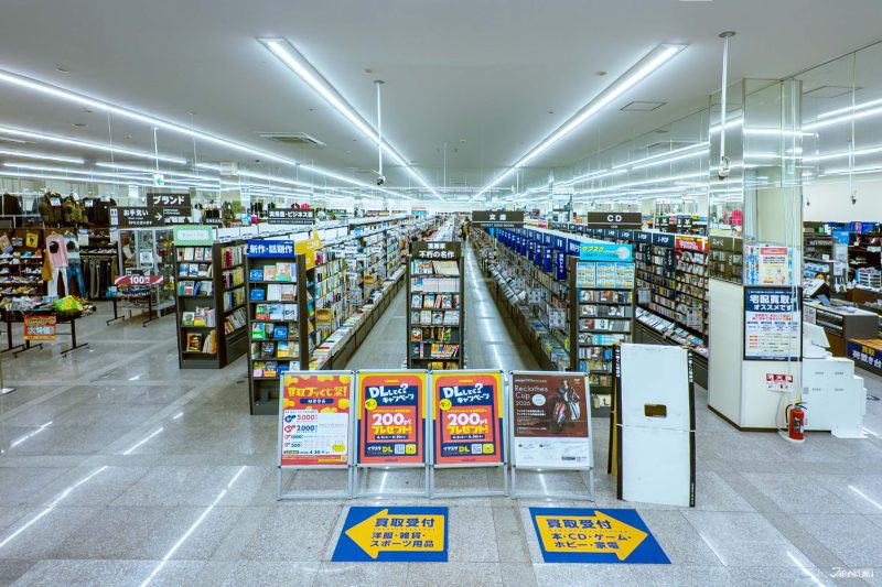 บรรยากาศภายใน BOOKOFF SUPER BAZAAR สาขาหมายเลข 1 เกียวโต ฟูชิมิ