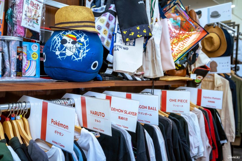 โซนเสื้ออนิเมะ BOOKOFF SUPER BAZAAR สาขาหมายเลข 1 เกียวโต ฟูชิมิ