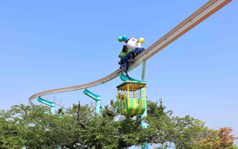 生駒山上遊樂園 漂浮熊貓乘載的熊貓吊車