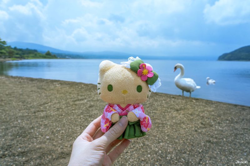 พวงกุญแจ hekko kitty กับวิวทะเลสาบยามานากะ