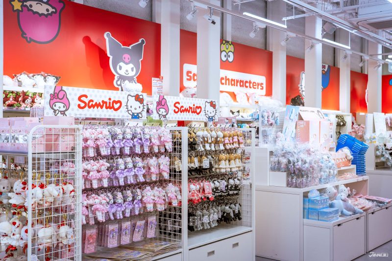 สินค้า Sanrio วางจำหน่ายด้านในร้าน Kiddy land สาขาชินจูกุ