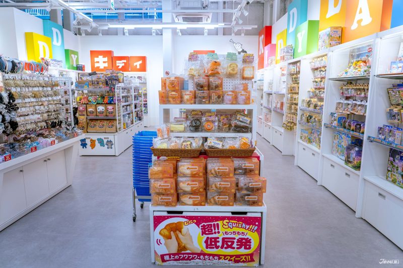 สกุชชึ่วางจำหน่ายด้านในร้าน Kiddy land สาขาชินจูกุ