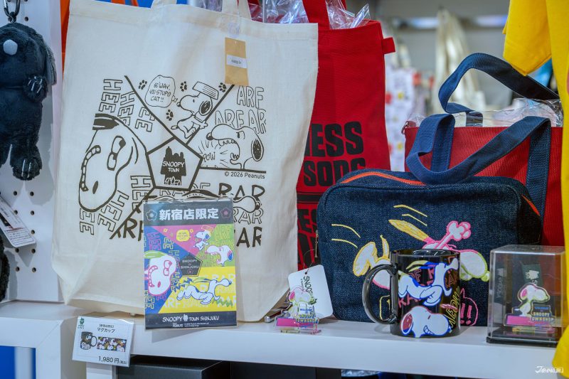 สินค้า Snoopy วางจำหน่ายด้านในร้าน Kiddy land สาขาชินจูกุ