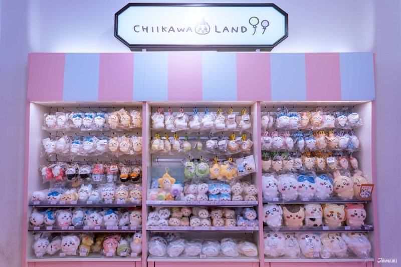 สินค้า Chiikawa วางจำหน่ายด้านในร้าน Kiddy land สาขาชินจูกุ