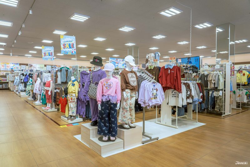 เสื้อผ้าเด็กวางจำหน่ายที่ร้าน Birthday สาขา Saitama Shintoshin 