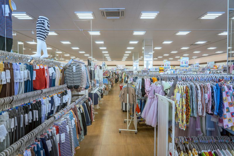 เสื้อผ้าเด็กวางจำหน่ายที่ร้าน Birthday สาขา Saitama Shintoshin 