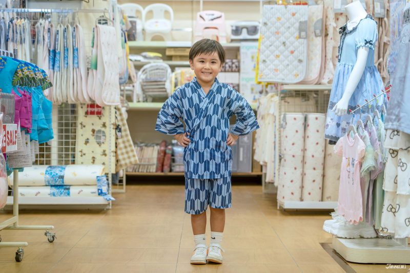นายแบบเด็กใส่ชุดจินเบ หาซื้อได้ที่ร้าน Birthday 