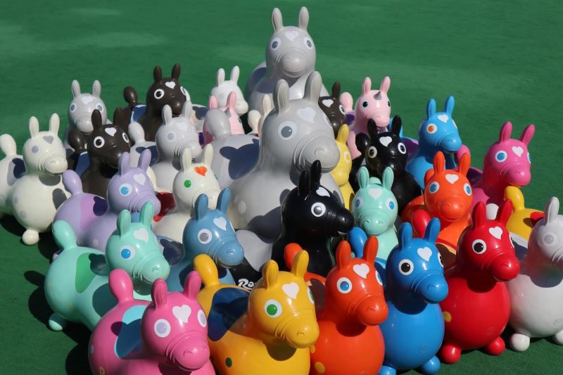 ม้า RODY คาแรกเตอร์ม้าเด้งดึ๋ง โชว์ตัวบริเวณ Paddock